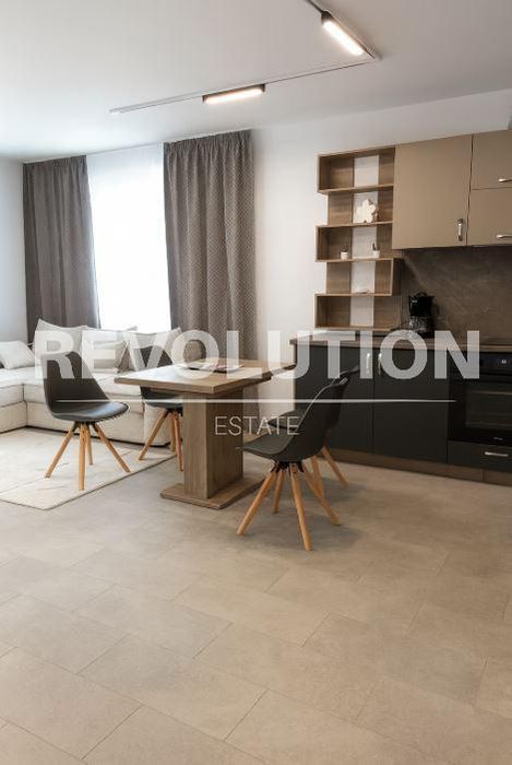 Дава се под наем Тристаен апартамент в Варна, Възраждане 2 - 85 кв.м за 750 € - Снимка #2