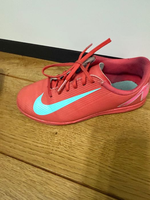 Футболни маратонки Найк за зала