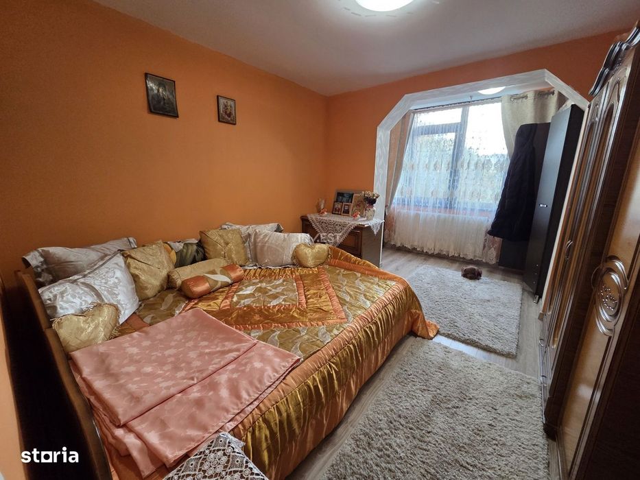Apartament de 3 camere, decomandat, zona Piata Voievozilor-Alexandru c