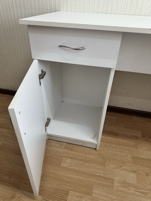 Стол маникюрный, стол письменный