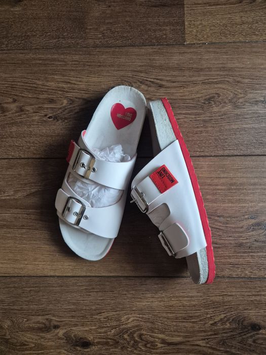 Moschino чехли N41 и Chanel N40 сникърси