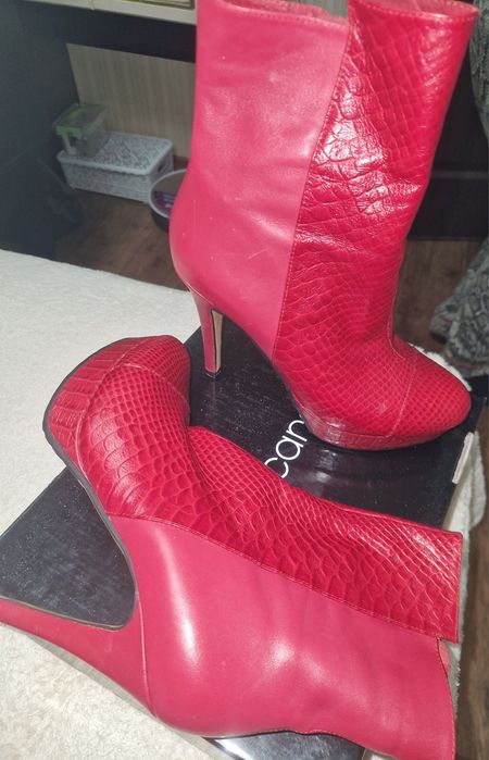 Разные сапоги женские