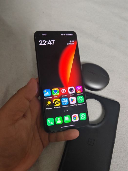 OnePlus 11 + OnePlus buds 4. 512гб. Срочная продажа