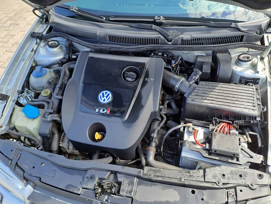 De vanzare Golf 4 an 2003 cod motor AXR.