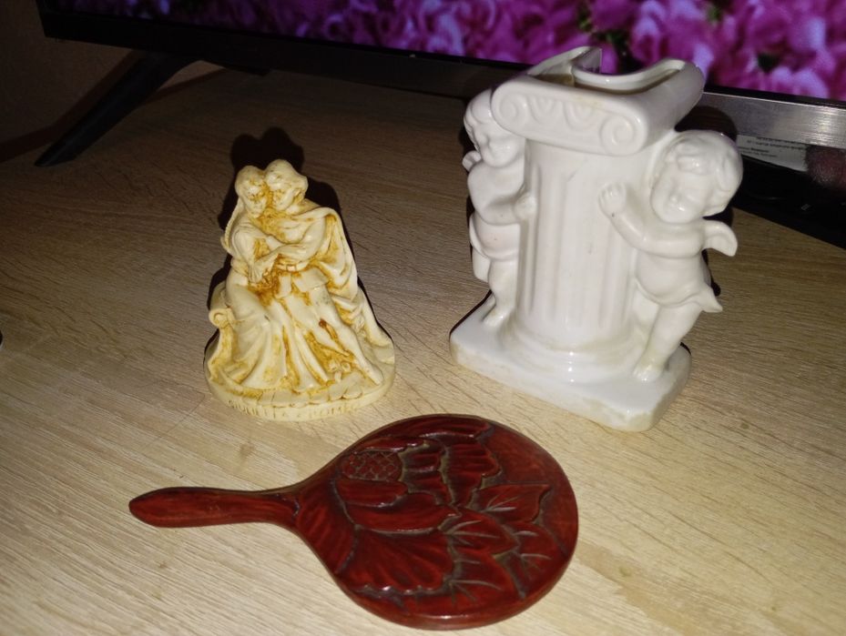 Продам винтажные статуэтки и зеркальце.
