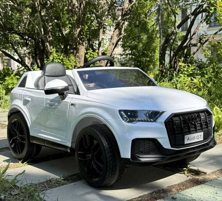 Акумулаторен джип Audi Q7 12V с меки гуми с Кожена седалка