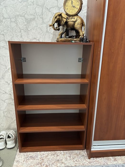 Продам шкаф с полками