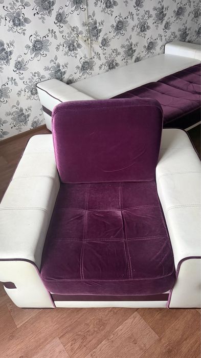 Продается диван и два кресла