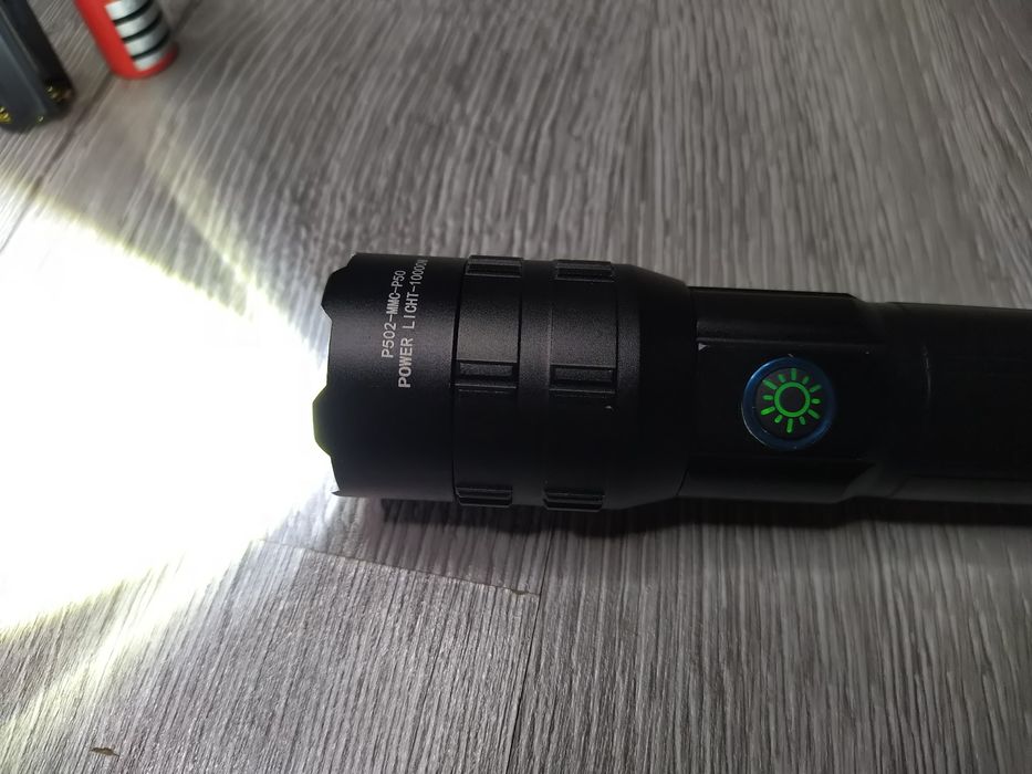 XHP50.2 CLASSIC MINI  Lanterna PUTERNICA mica, cu lupa si zoom