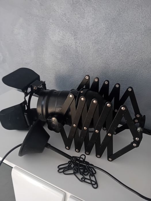 Plafoniera reflector metalica. Pret 200 lei fix