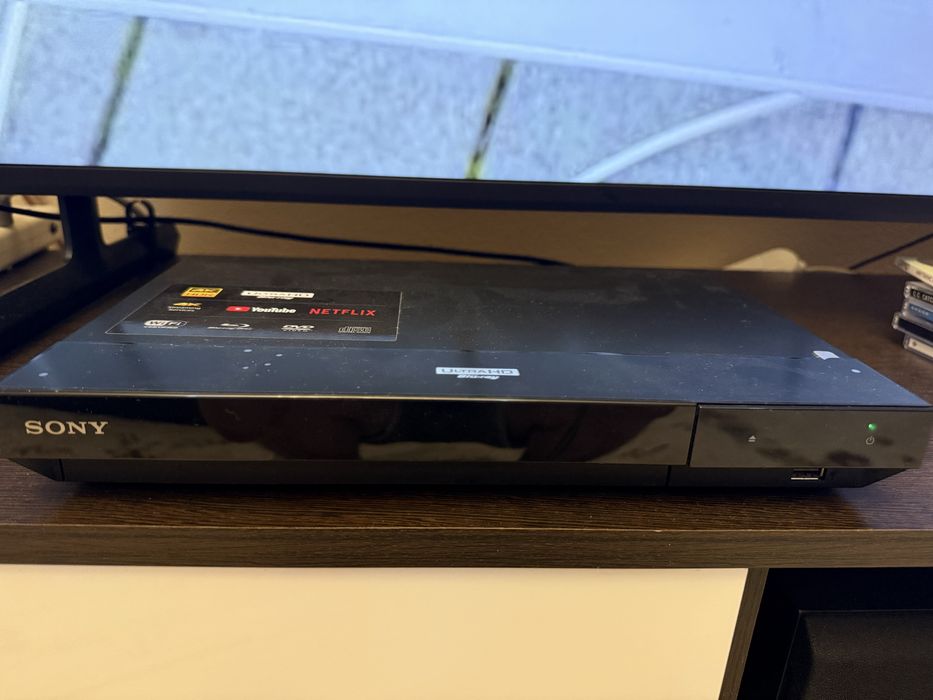 Blu ray проигрыватель Sony UBP-X700
