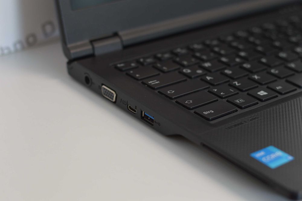 Лаптоп Fujitsu LifeBook E5411 - Intel Core i3-1115G4 / 16GB RAM DDR4 / 256GB SSD