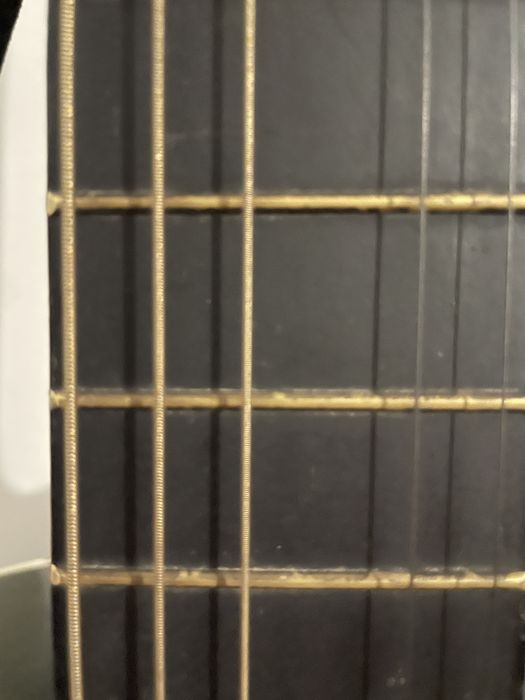 Продам акустическую гитару Lioheng