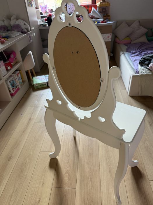 Детский туалетный столик