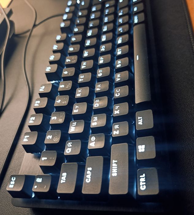 Logitech G413 TKL SE в хорошем состоянии