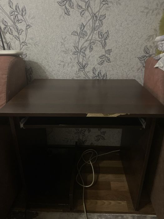 Продам компьютерный стол