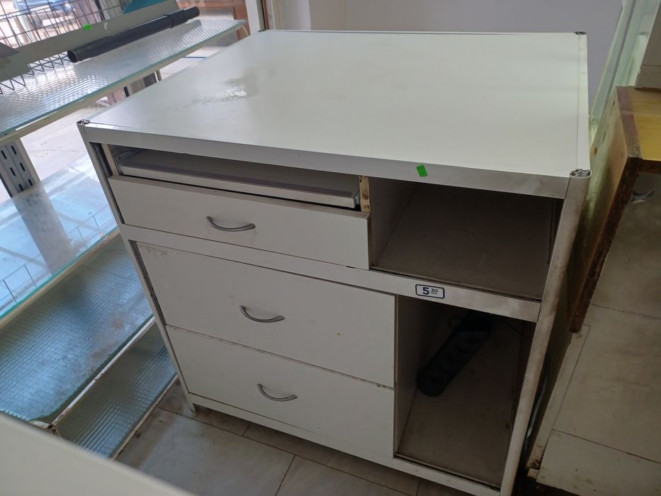 Продавам шкаф- каса