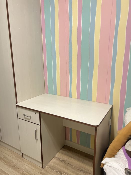 Продам стол письменный