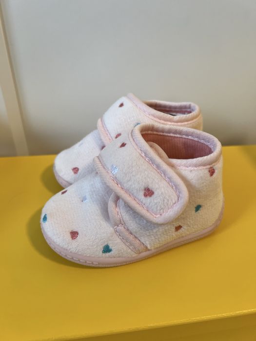 Papucei/botosei  interior  bebe fetita marimea 18