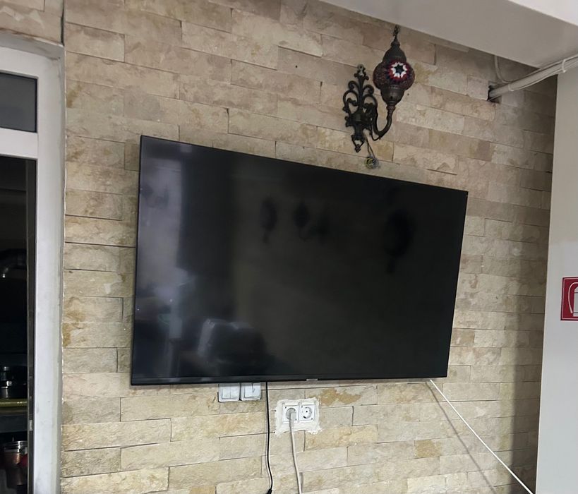 Samsung Smart TV 50” 4K UHD – Model AU6979