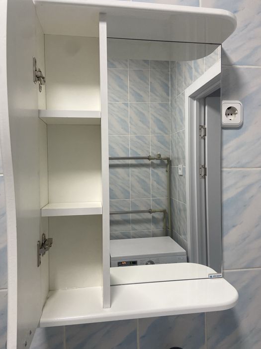 Продам шкафчик с зеркалом для ванны