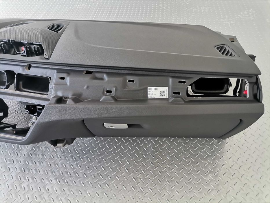 Ново Табло BMW 5 G30 G31 G38 Lci без HUD Черно гума