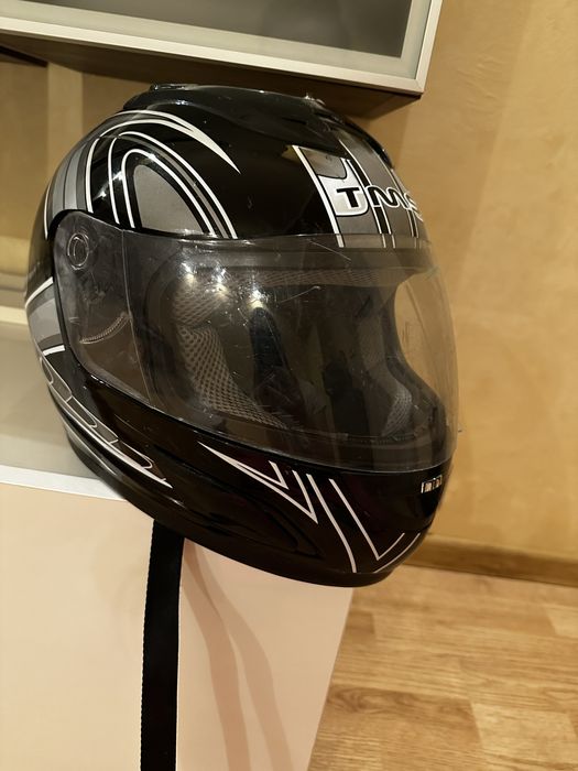 Каска за мотор черна