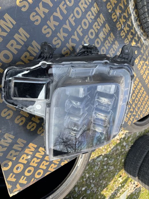 Фар Hyundai Staria