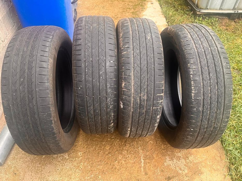 Vând set de anvelope Continental EcoContact 6Q 215/60/R18