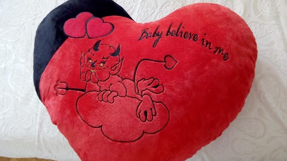 покривки за спалня ,покривки за маса и възглавница сърце