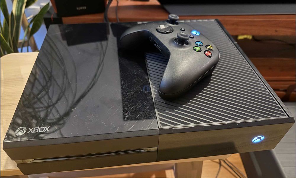 Xbox One 500GB конзола + оригинален контролер