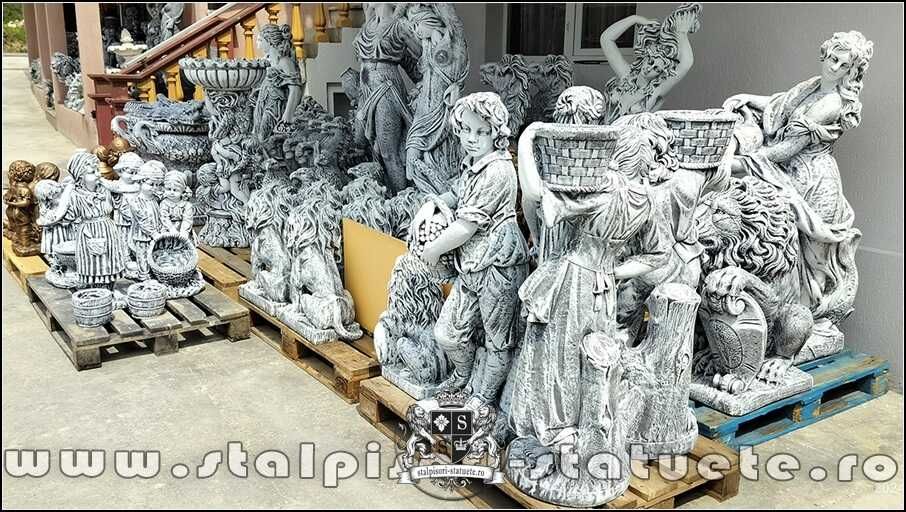 Statuete mari, din beton, pentru curte și grădină.
