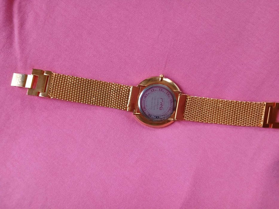 Елегантен позлатен часовник Luv & Kush