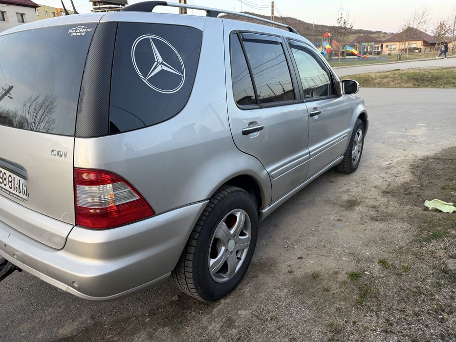Vând Mercedes ML W163