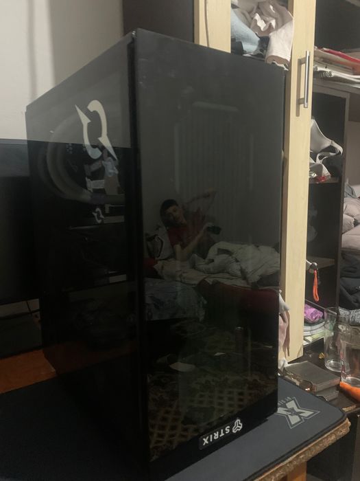 Vând carcasă 5 ventilatoare stare bună