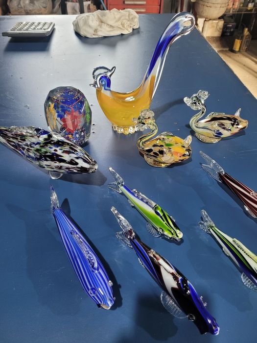 Vand pești sticla colorata foarte vechi