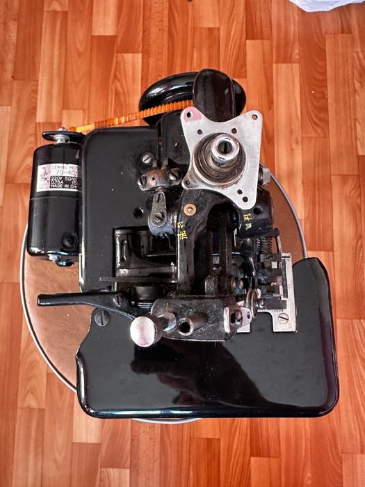 Продам оверлок б/у