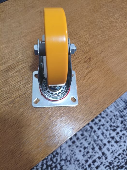 Roti pivotante cu rulment