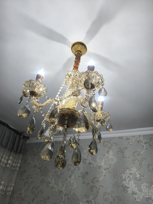 Продаю хрустальную люстру