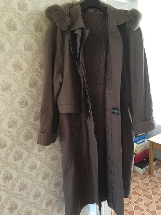 Пуховик и плащ женский