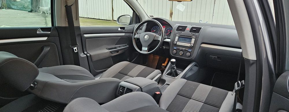 Vând VW Golf 5   1.4 MPI UNITED