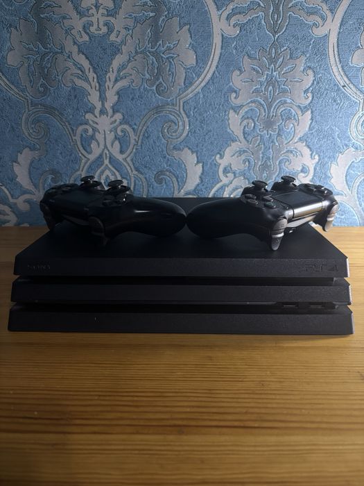 PS4 Pro 1TB + 2 джойстика + телевизор Samsung