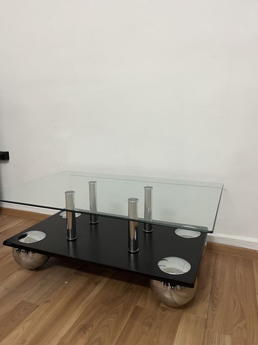 Стъклена масичка