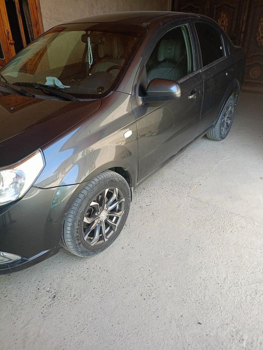 Nexia3 sotiladi holati idela metan gaz baloni bor.