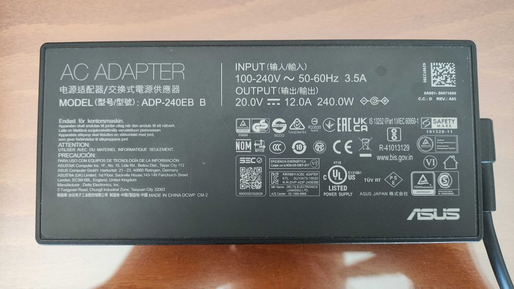 Asus TUF Gaming Laptop A17 /CPU  R7 7735/GPU 4060/16gb DDR5/ 17incha 144hz Full Hd! Като нов!