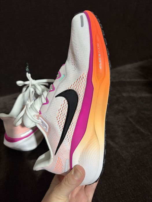 Кроссовки новые Nike