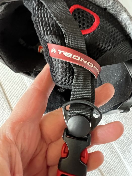 Детска каска за ски и туризъм