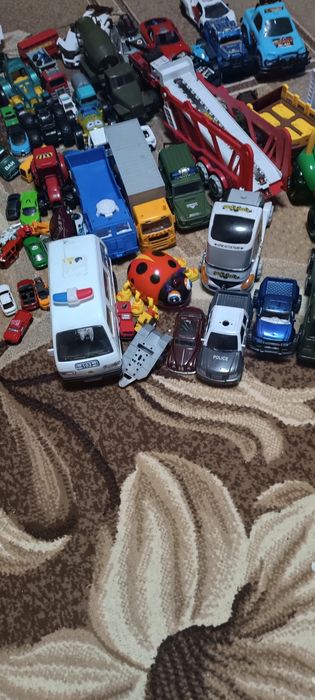 Пакет машинок для детей