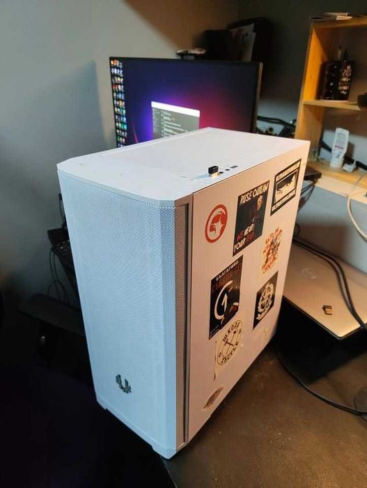 Компютър за игри/работа  Ryzen 5 3600 RTX 2060 NVMe 500 GB SSD Win 11