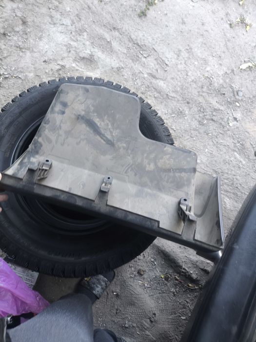 Продам нижний бардачок гольф 3